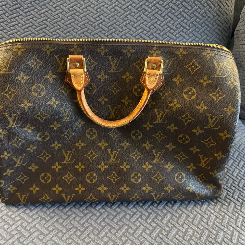VGUC Authentic Louis Vuitton Speedy 40